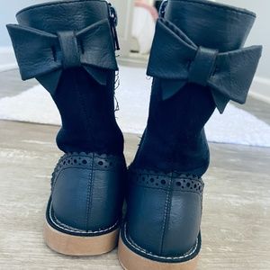 Little girl toddler size 8 winter boots.